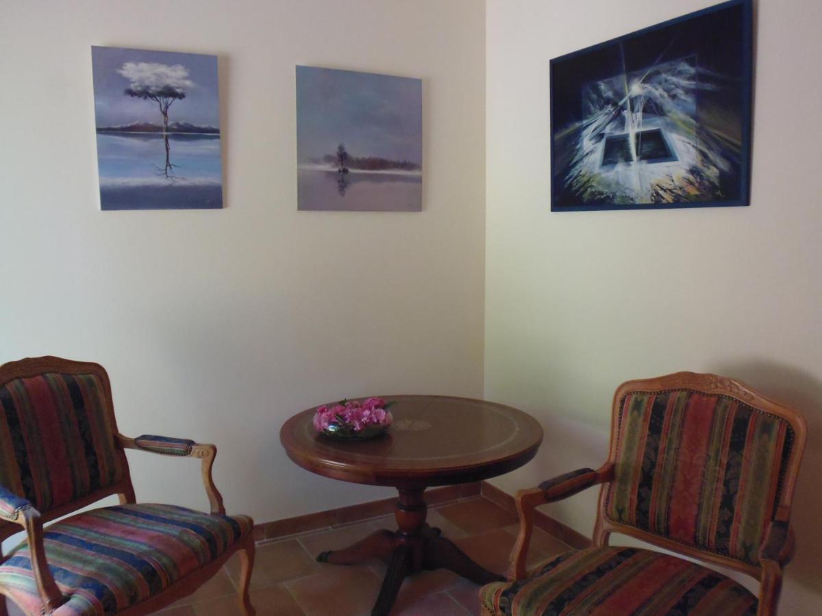 La Fleur De Lys Bed & Breakfast Roussayrolles Bagian luar foto